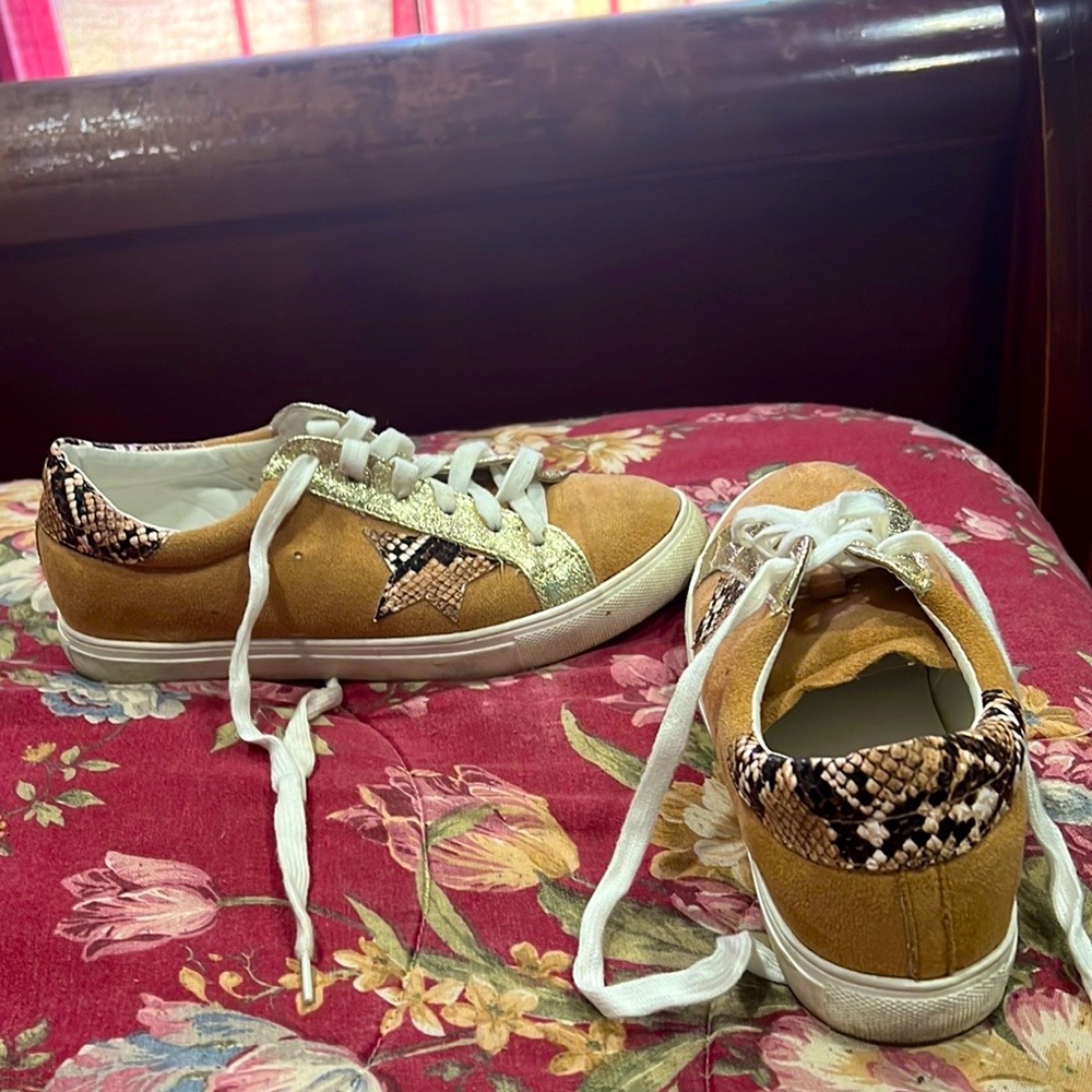 Brand: Nature Breeze Color:Camel Suede Size:8 1/2